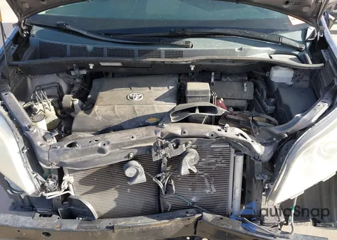 2012 Toyota Sienna Le V6 8 Passenger z USA, uszkodzony, nr VIN 5TDKK3DC5CS224598